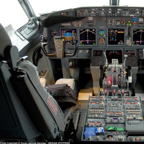 波音737NG驾驶舱高分辨率大图 测量图