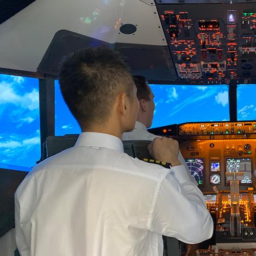 波音B737飞行模拟舱模拟机模拟器全整舱飞机驾驶舱飞行员训练科普培训